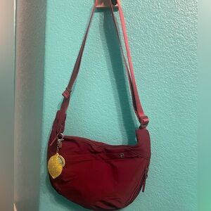 Iris & Rainbow hip hugger bag in wine